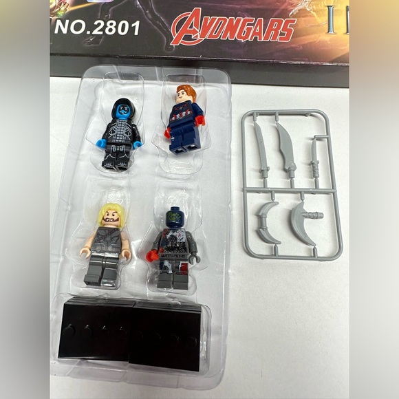 Avengers Action Figures + Accessories Building Blocks Brick Mini Figure 24+ Pcs - Picture 6 of 7